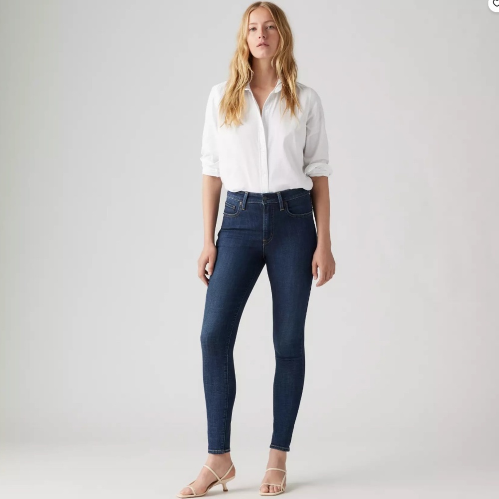Levi’s 721 High Rise Skinny Jeans - Size 29